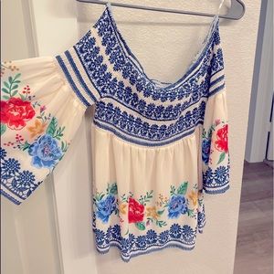 BOUTIQUE OFF THE SHOULDER SHIRT⭐️